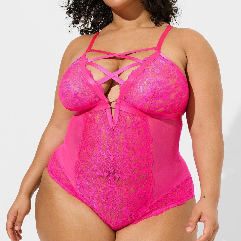 ❤️NWT TORRID LINGERIE HOT PINK BODYSUIT - STRAPPY FLORAL LACE PLUS SIZE